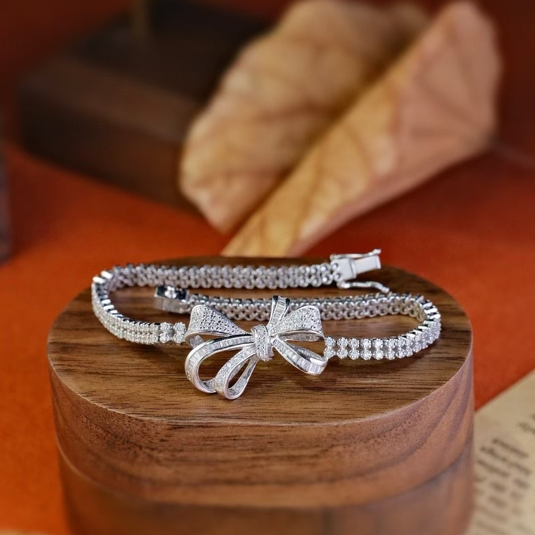 14k Gold 1.8 Ct Natural H Diamond Bracelet: Ref:230942072 // gold content:14k gold // main gemstone:diamond // shape:multiply // carat weight:1. 8ct // clarity grade:vs-si // color:h // treatment:natural // Condition: New Low Estimate: 11000.0