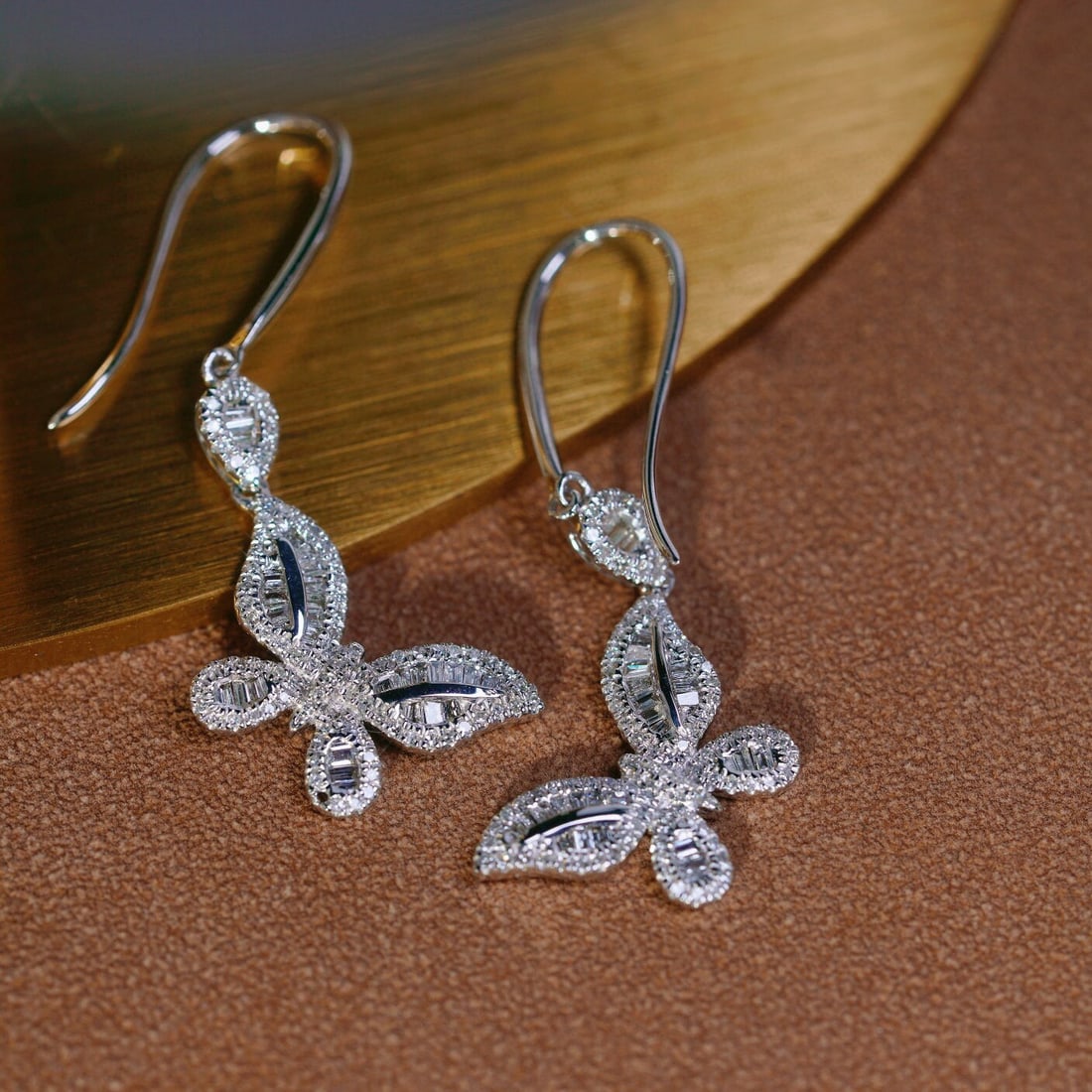 14k Gold 0.70 Ct Natural H Diamond & Butterfly Earrings: Ref:230942085 // gold content:14k gold // main gemstone:diamond // shape:multiply // carat weight:0. 70ct // clarity grade:vs-si // color:h // treatment:natural // Condition: New Low Estimate: 3500.0