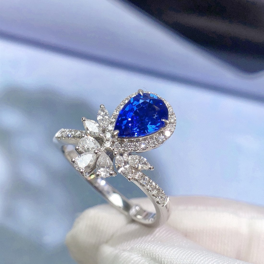 14k Gold 1.86 Ctw Natural Sapphire & Diamond Ring - 4