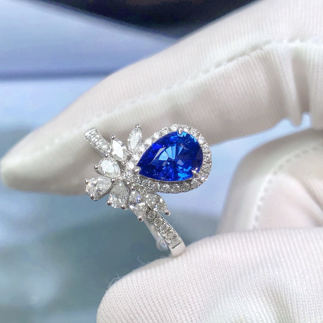 14k Gold 1.86 Ctw Natural Sapphire & Diamond Ring - 6