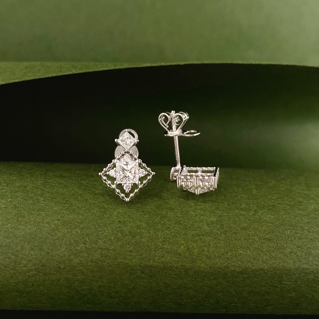 Gia Certified 14k Gold 0.86 Ctw Natural E Vs2 Princess Diamond Earrings - 3