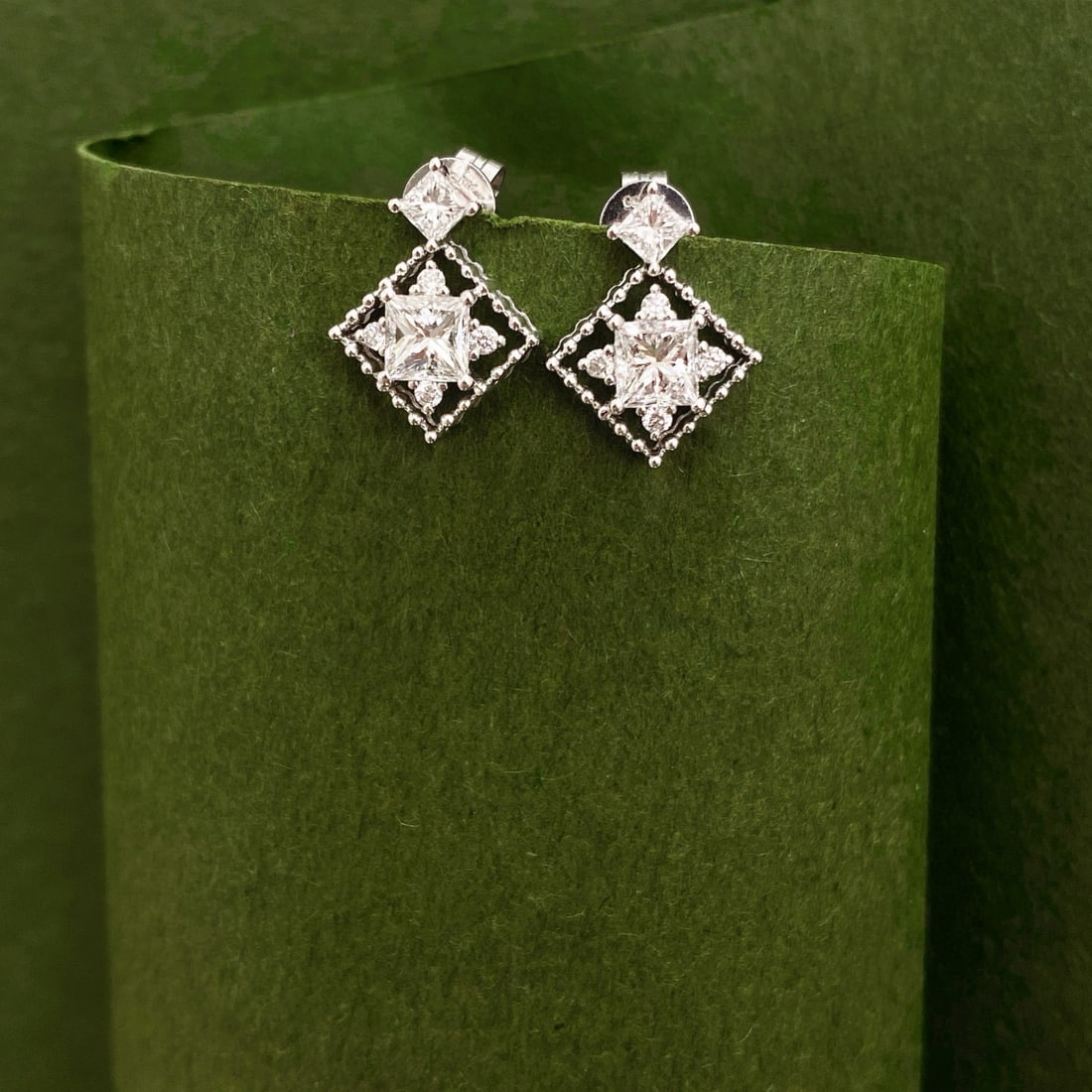 Gia Certified 14k Gold 0.86 Ctw Natural E Vs2 Princess Diamond Earrings - 4