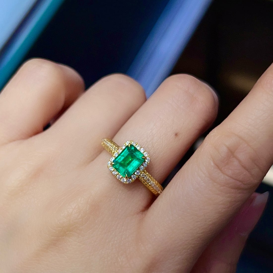 14k Gold 1.84 Ctw Vivid Green Natural Emerald & Diamond Ring - 4