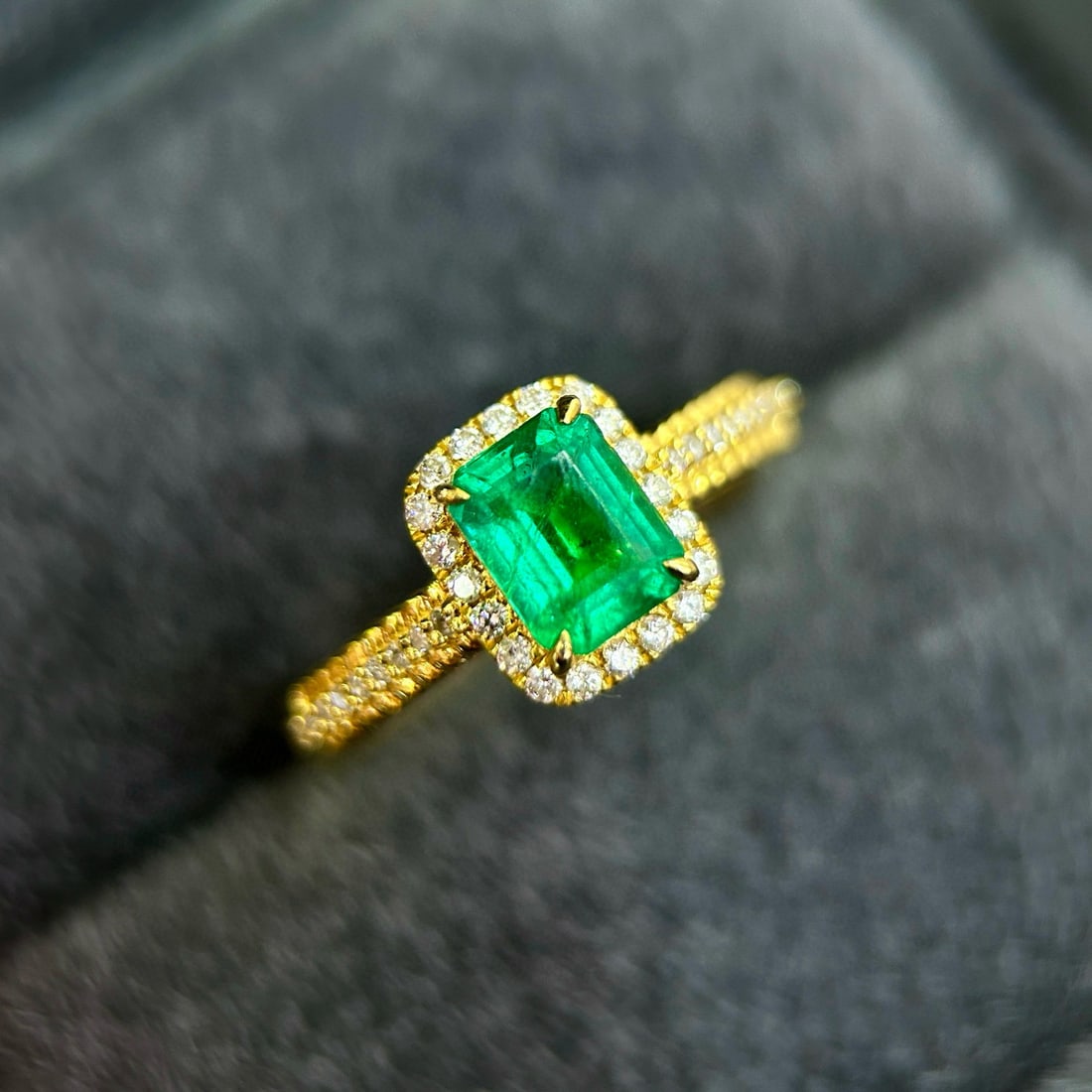 14k Gold 1.84 Ctw Vivid Green Natural Emerald & Diamond Ring - 5