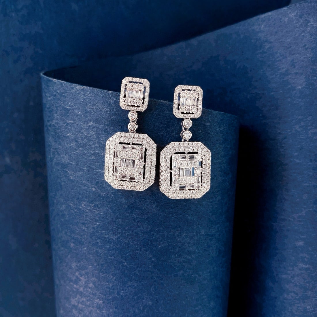 14k Gold 1.2 Ct Natural H Diamond Earrings: Ref:230942135 // gold content:14k gold // main gemstone:diamond // shape:multiply // carat weight:1. 2ct // clarity grade:vs-si // color:h // treatment:natural // Condition: NewLow Estimate: