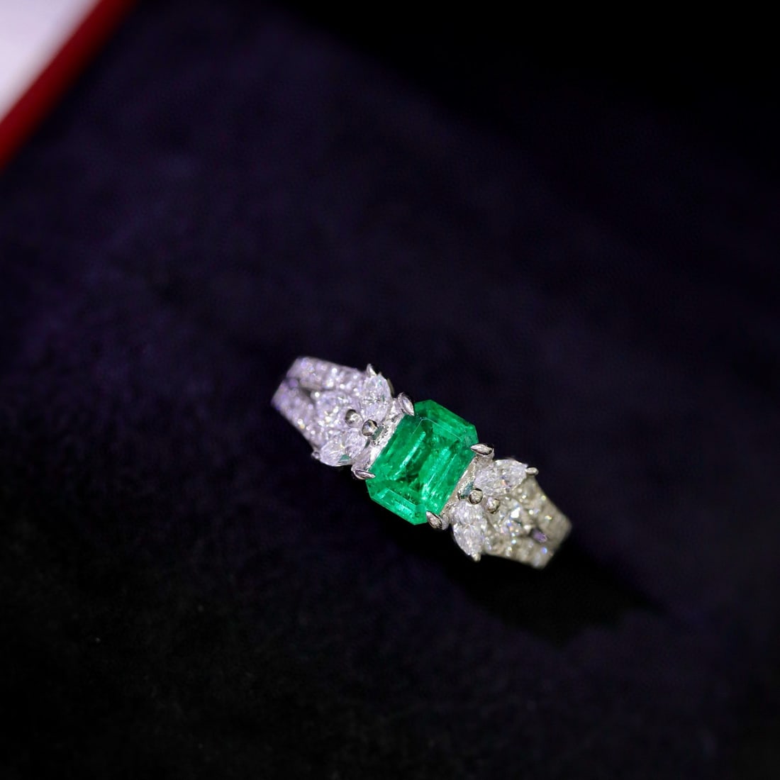 14k Gold 1.17 Ctw Vivid Green Natural Emerald & Diamond Ring - 4