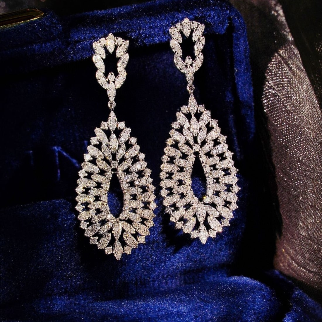 14k Gold 1.2 Ct Natural H Diamond Earrings: Ref:230942146 // gold content:14k gold // main gemstone:diamond // shape:round // carat weight:1. 2ct // clarity grade:vs-si // color:h // treatment:natural // cut grade:g // Condition: NewLow