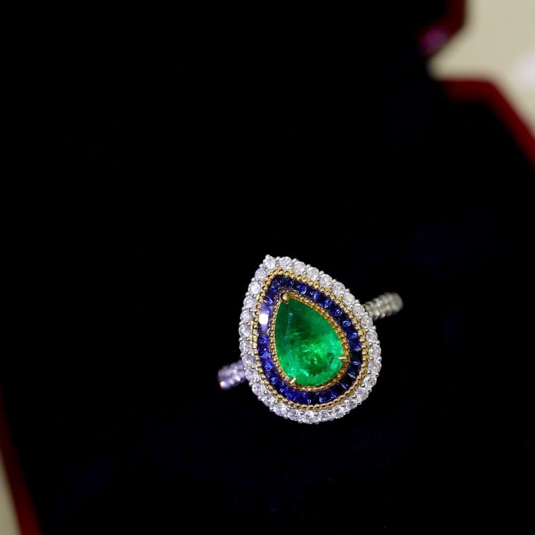 14k Gold 1.47 Ctw Natural Emerald & Diamond Ring: Ref:230942162 // gold content:14k gold // ring size:7. 25us // // main gemstone:emerald // shape:pear // carat weight:1. 03ct // color:green // treatment:natural // // adjacent gemstone 2 :