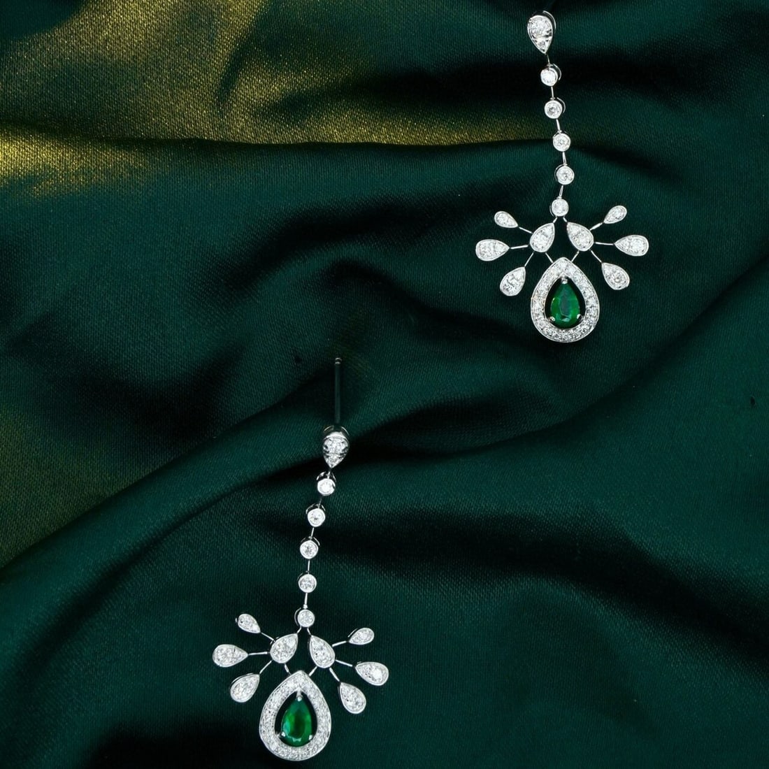 14k Gold 1.04 Ctw Vivid Green Natural Emerald & Diamond Earrings - 2