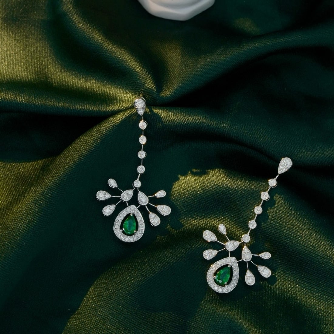 14k Gold 1.04 Ctw Vivid Green Natural Emerald & Diamond Earrings - 7