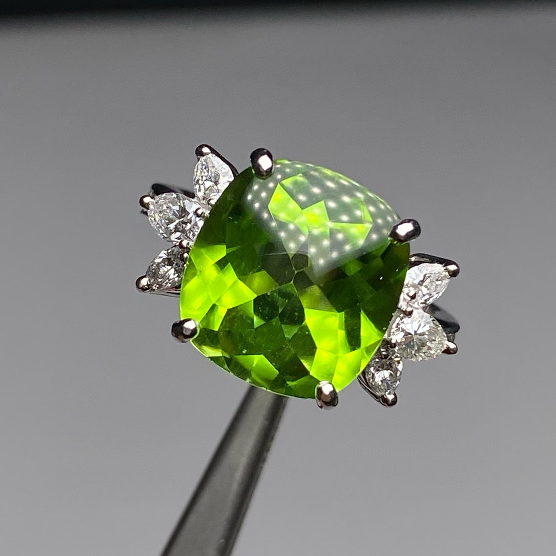 14k Gold 8.60 Ctw Natural Peridot & Diamond Ring: Ref:230942168 // gold content:14k gold // ring size:7. 25us // // main gemstone:peridot // shape:cushion // carat weight:7. 98ct // color:green // treatment:natural // // adjacent gemstone 2 :