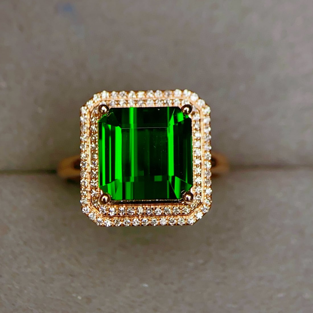 14k Gold 6.13 Ctw Natural Tourmaline & Diamond Ring: Ref:230942172 // gold content:14k gold // ring size:7. 25us // // main gemstone:tourmaline // shape:octagonal // carat weight:5. 85ct // color:green // treatment:natural // // adjacent gemstone 2 : di