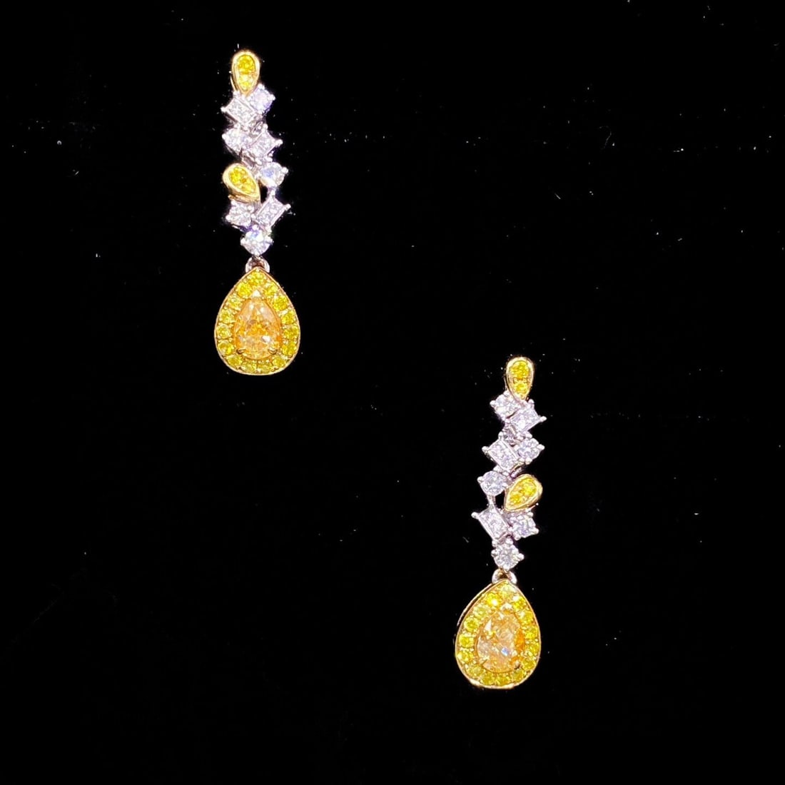 14k Gold 0.70 Ctw Natural Yellow Diamond & Diamond Earrings: Ref:230942178 // gold content:14k gold // main gemstone:yellow diamond // shape:pear // carat weight:0. 39ct // color:yellow // treatment:natural // // adjacent gemstone 2 : diamond // shape:round //