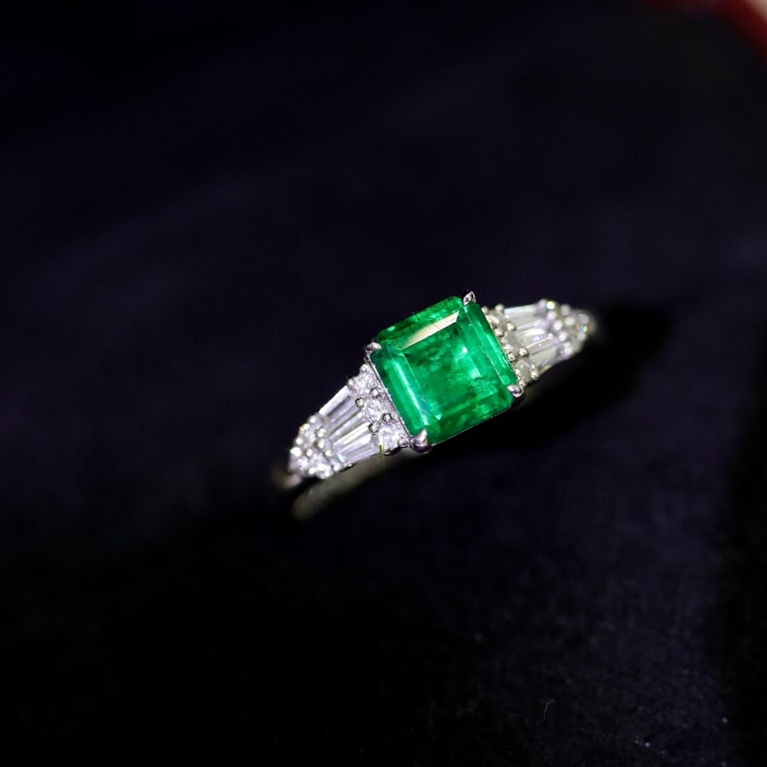 14k Gold 1.19 Ctw Vivid Green Natural Emerald & Diamond Ring - 2