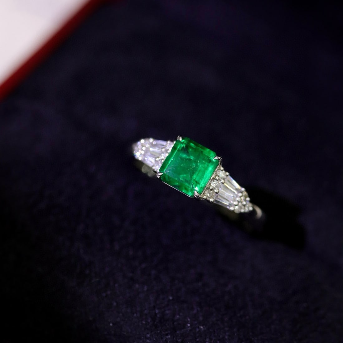 14k Gold 1.19 Ctw Vivid Green Natural Emerald & Diamond Ring - 4