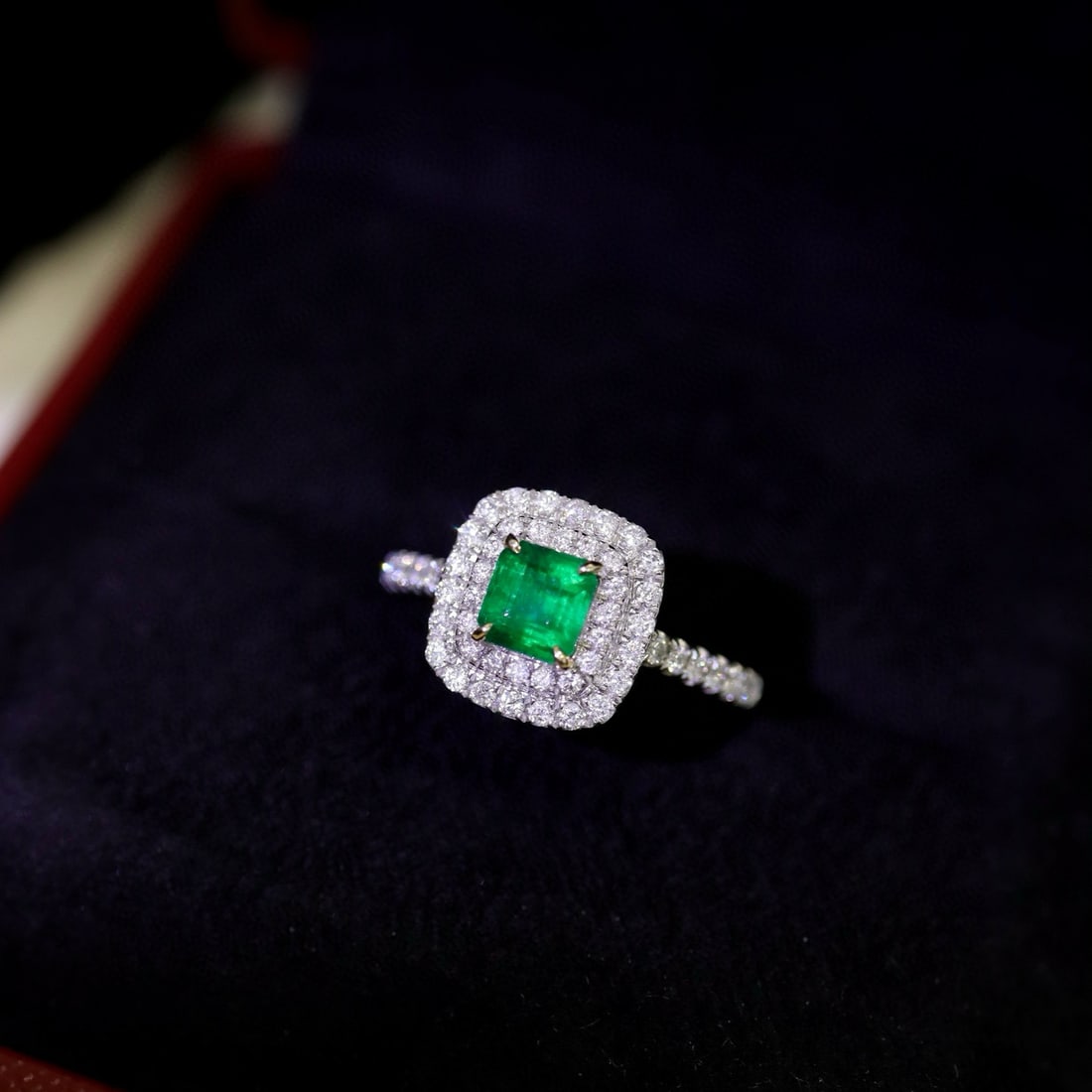 14k Gold 0.96 Ctw Vivid Green Natural Emerald & Diamond Ring - 6