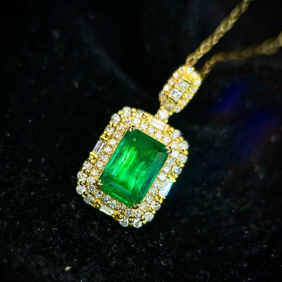 14k Gold 2.21 Ctw Vivid Green Natural Emerald & Diamond Pendant( Without Chain ) - 2