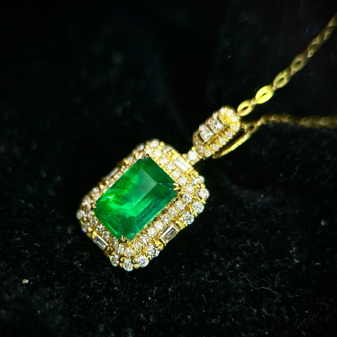 14k Gold 2.21 Ctw Vivid Green Natural Emerald & Diamond Pendant( Without Chain ) - 3