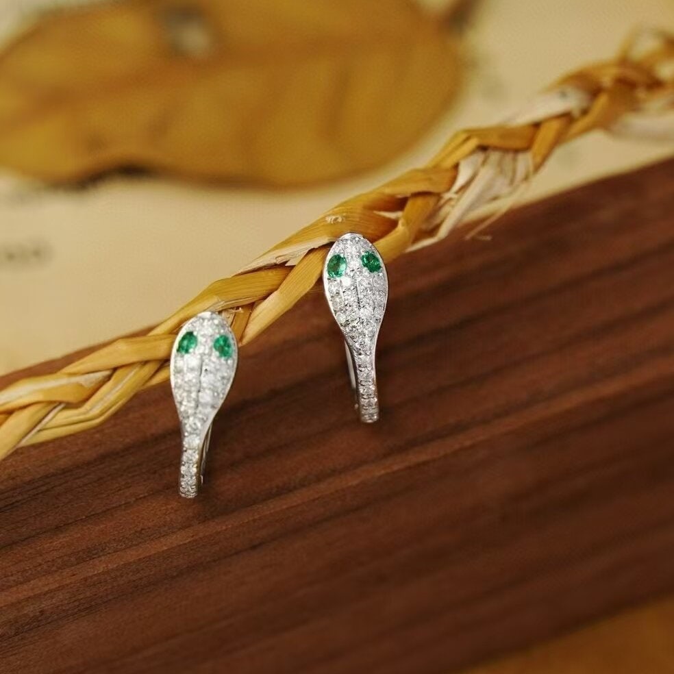 14k Gold 0.44 Ctw Natural Emerald & Diamond Earrings: Ref:230942222 // gold content:14k gold // main gemstone:emerald // shape:round // carat weight:0. 1ct // color:green // treatment:natural // cut grade:g // // adjacent gemstone 2 : diamond // shape:ro