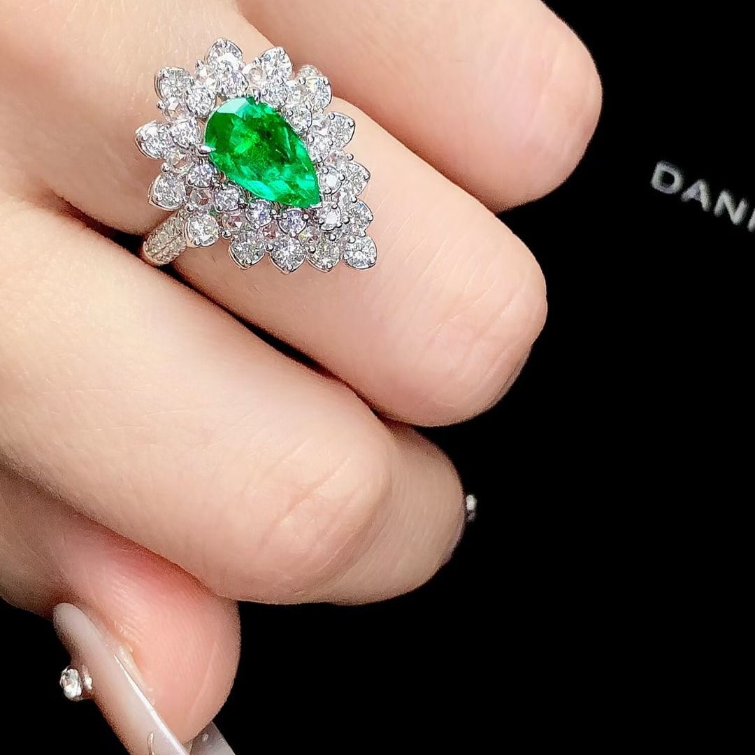 14k Gold 1.86 Ctw Vivid Green Natural Emerald & Diamond Ring - 3