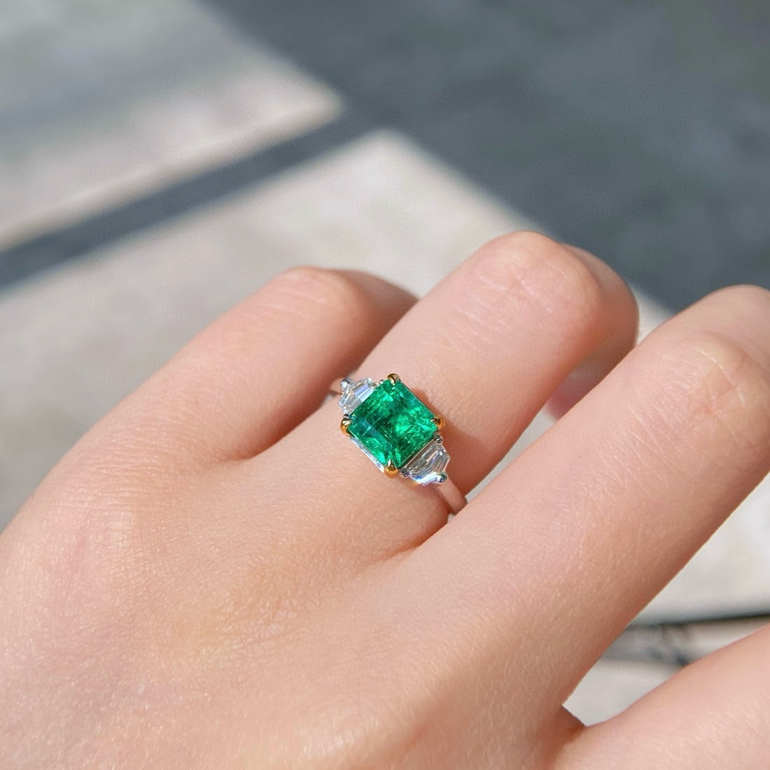 14k Gold 3.38 Ctw Vivid Green Natural Emerald & Diamond Ring - 4