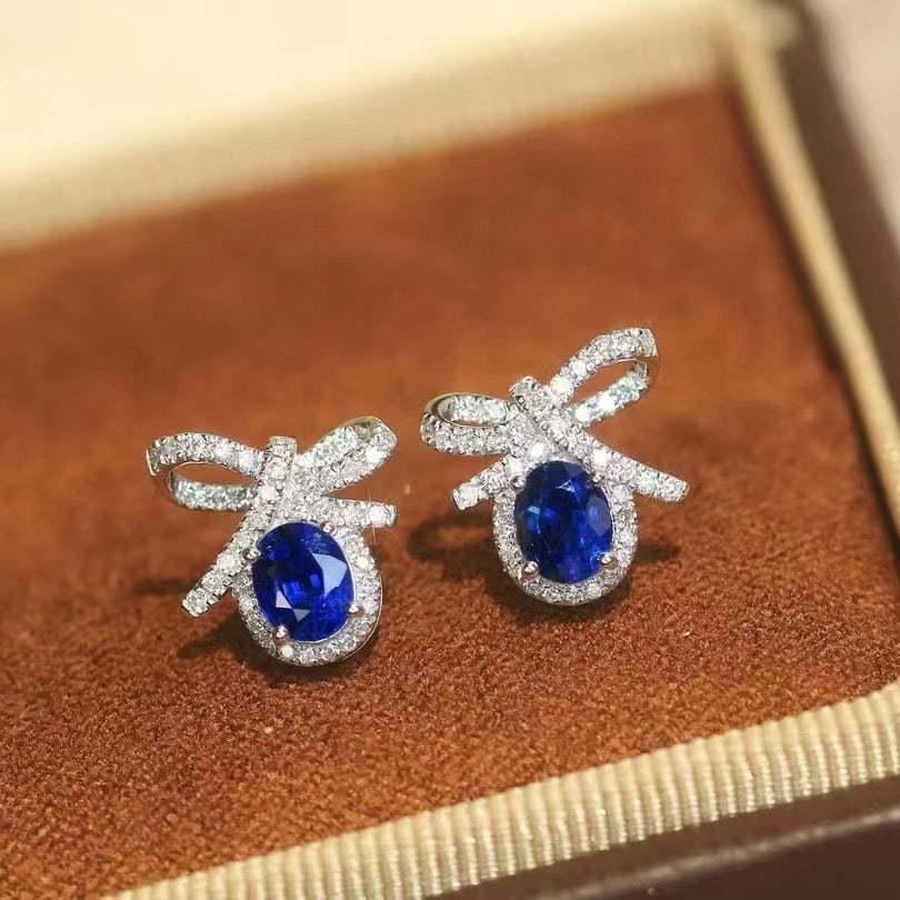14k Gold 1.40 Ctw Natural Sapphire & Diamond Earrings: Ref:230942251 // gold content:14k gold // main gemstone:sapphire // shape:oval // carat weight:1. 05ct // color:royal blue // treatment:natural // // adjacent gemstone 2 : diamond // shape:round // ca