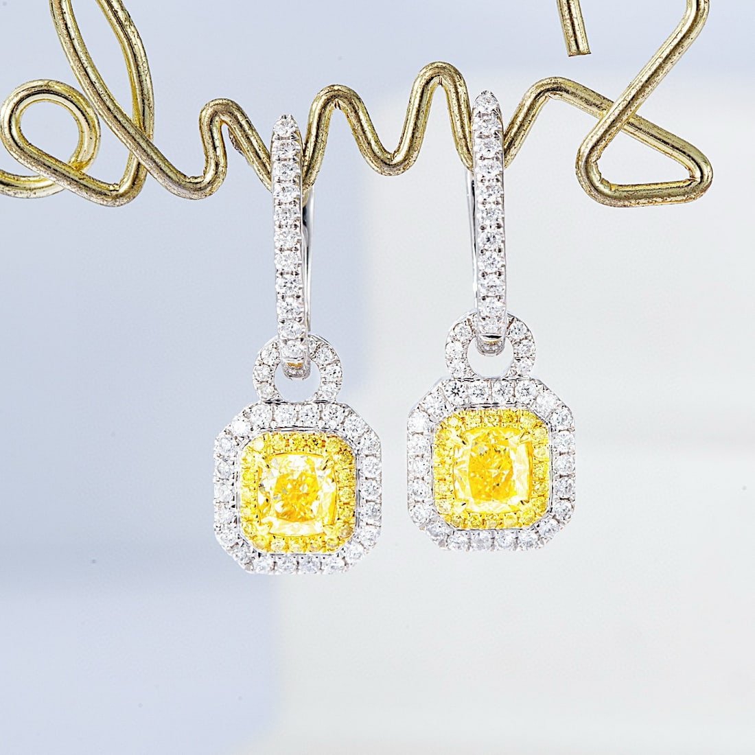 14k Gold 1.62 Ctw Natural Yellow Diamond & Diamond Earrings/pendant( Without Chain ): Ref:230942260 // gold content:14k gold // main gemstone:yellow diamond // shape:cushion // carat weight:1. 01ct // color:yellow // treatment:natural // // adjacent gemstone 2 : diamond //