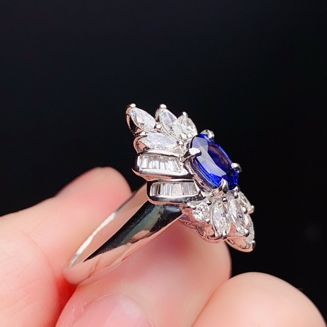 14k Gold 2.22 Ctw Vivid Blue Natural Sapphire & Diamond Ring - 4