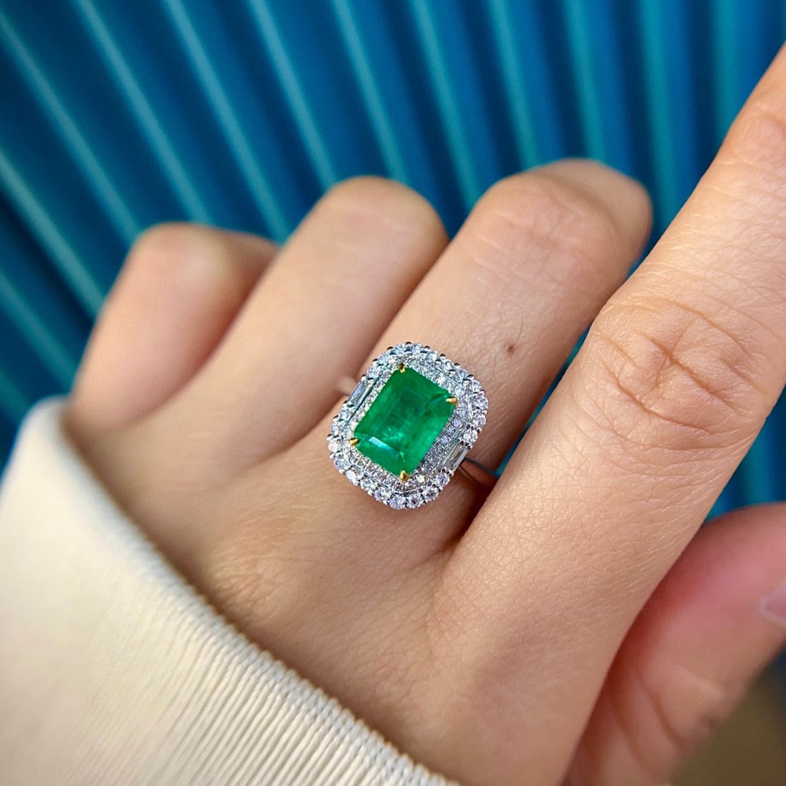 14k Gold 3.39 Ctw Vivid Green Natural Emerald & Diamond Ring - 4