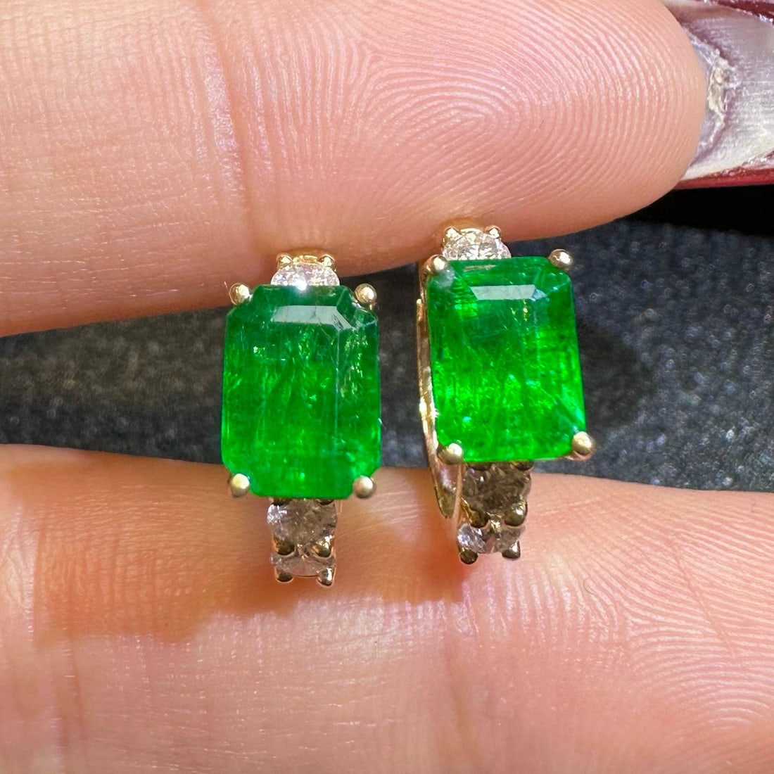 14k Gold 2.59 Ctw Vivid Green Natural Emerald & Diamond Earrings: Ref:230942274 // gold content:14k gold // main gemstone:emerald // shape:octagonal // carat weight:2. 18ct // color:vivid green // treatment:natural // // adjacent gemstone 2 : diamond //