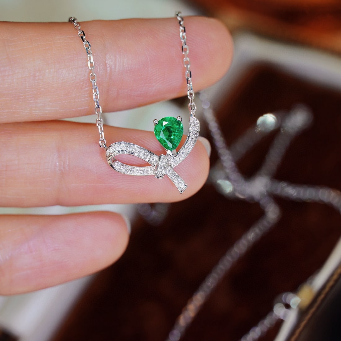 14k Gold 0.37 Ctw Vivid Green Natural Emerald & Diamond Necklace - 3