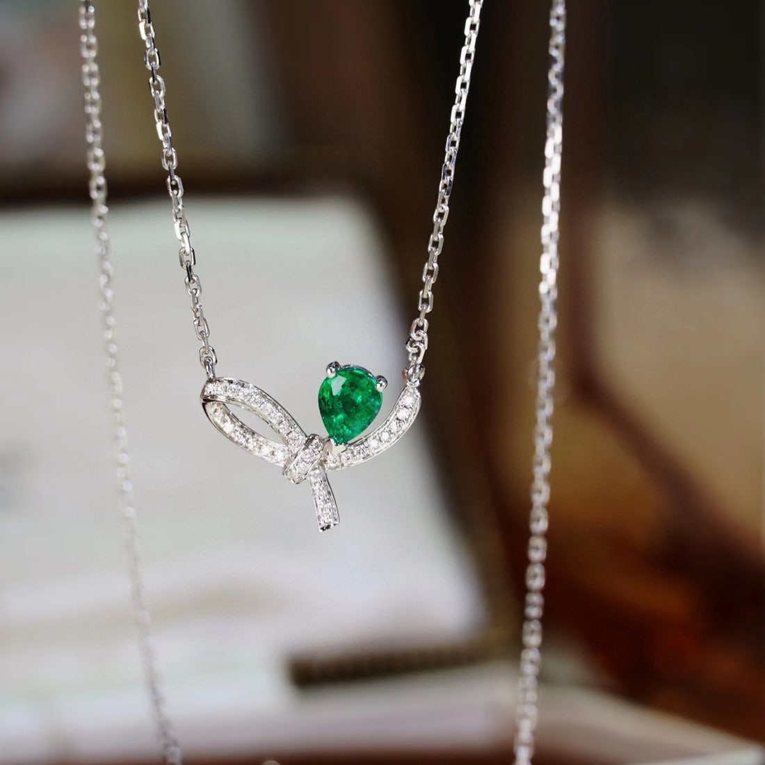 14k Gold 0.37 Ctw Vivid Green Natural Emerald & Diamond Necklace - 4