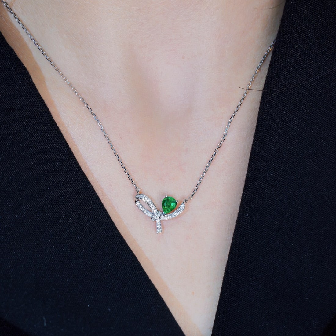 14k Gold 0.37 Ctw Vivid Green Natural Emerald & Diamond Necklace - 5