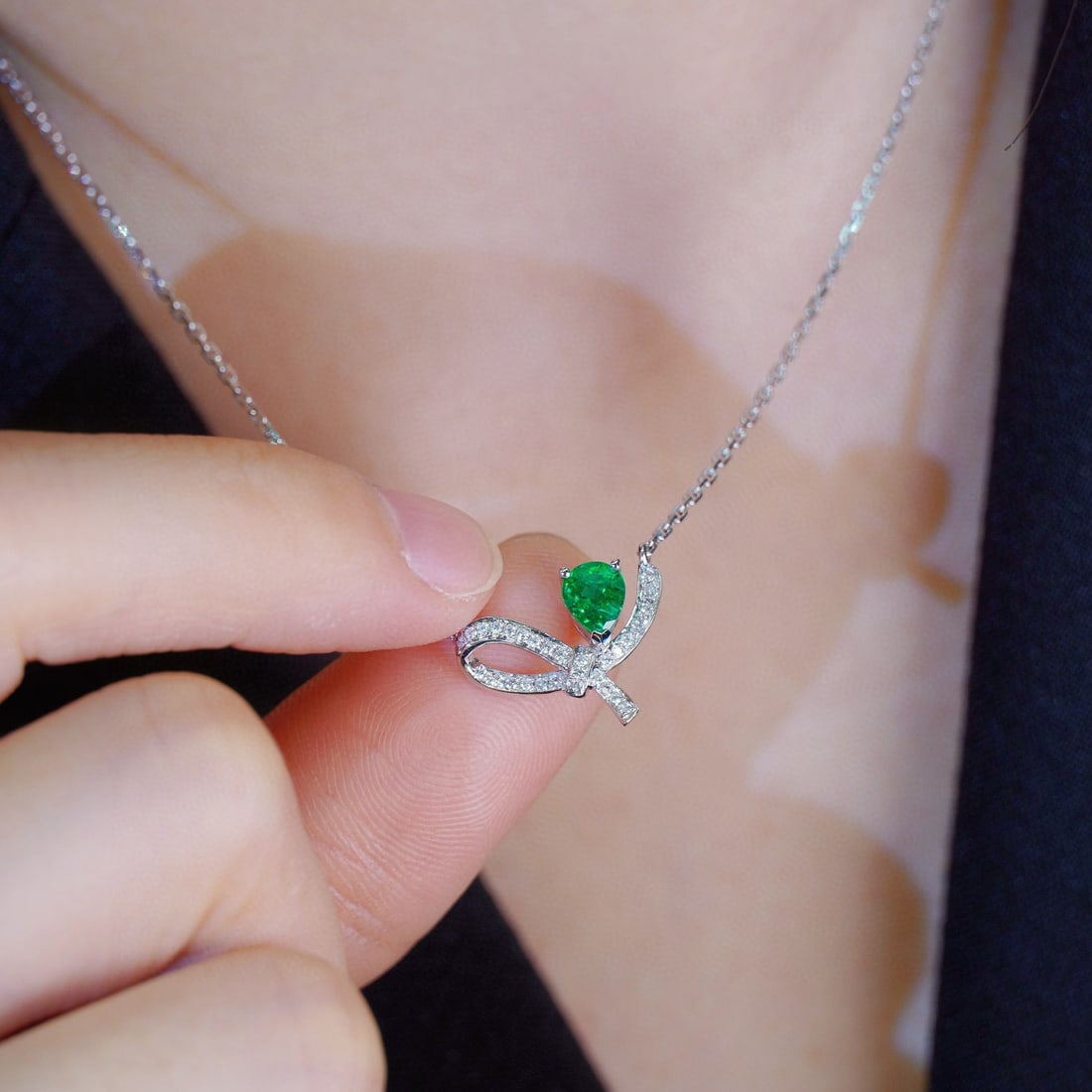 14k Gold 0.37 Ctw Vivid Green Natural Emerald & Diamond Necklace - 6