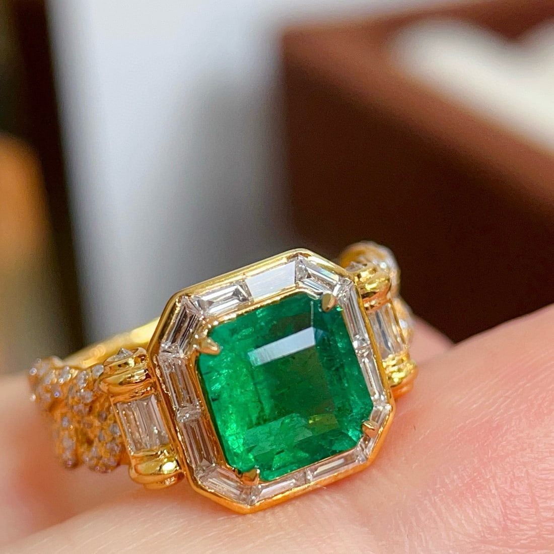 14k Gold 3.15 Ctw Vivid Green Natural Emerald & Diamond Ring - 2