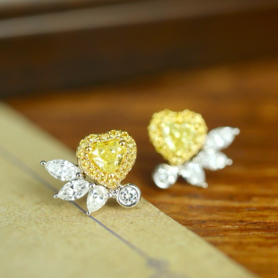 14k Gold 0.72 Ctw Natural Yellow Diamond & Diamond Earrings: Ref:230942293 // gold content:14k gold // main gemstone:yellow diamond // shape:heart // carat weight:0. 30ct // color:yellow // treatment:natural // // adjacent gemstone 2 : diamond // shape:multiply