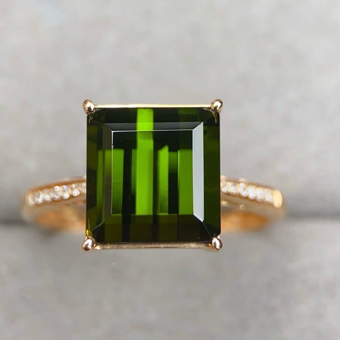 14k Gold 3.99 Ctw Natural Tourmaline & Diamond Ring: Ref:230942299 // gold content:14k gold // ring size:7. 25us // // main gemstone:tourmaline // shape:octagonal // carat weight:3. 95ct // color:green // treatment:natural // // adjacent gemstone 2 : di