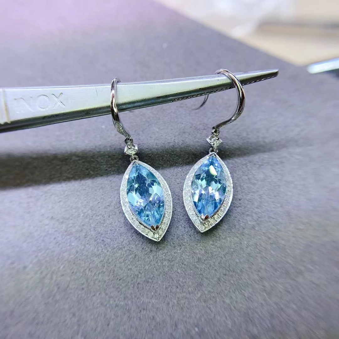 14k Gold 5.3 Ct Natural Aquamarine & Diamond Earrings: Ref:230942303 // gold content:14k gold // main gemstone:aquamarine // shape:marquise // carat weight:5. 3ct // color:blue // treatment:natural // // adjacent gemstone 2 : diamond // number of