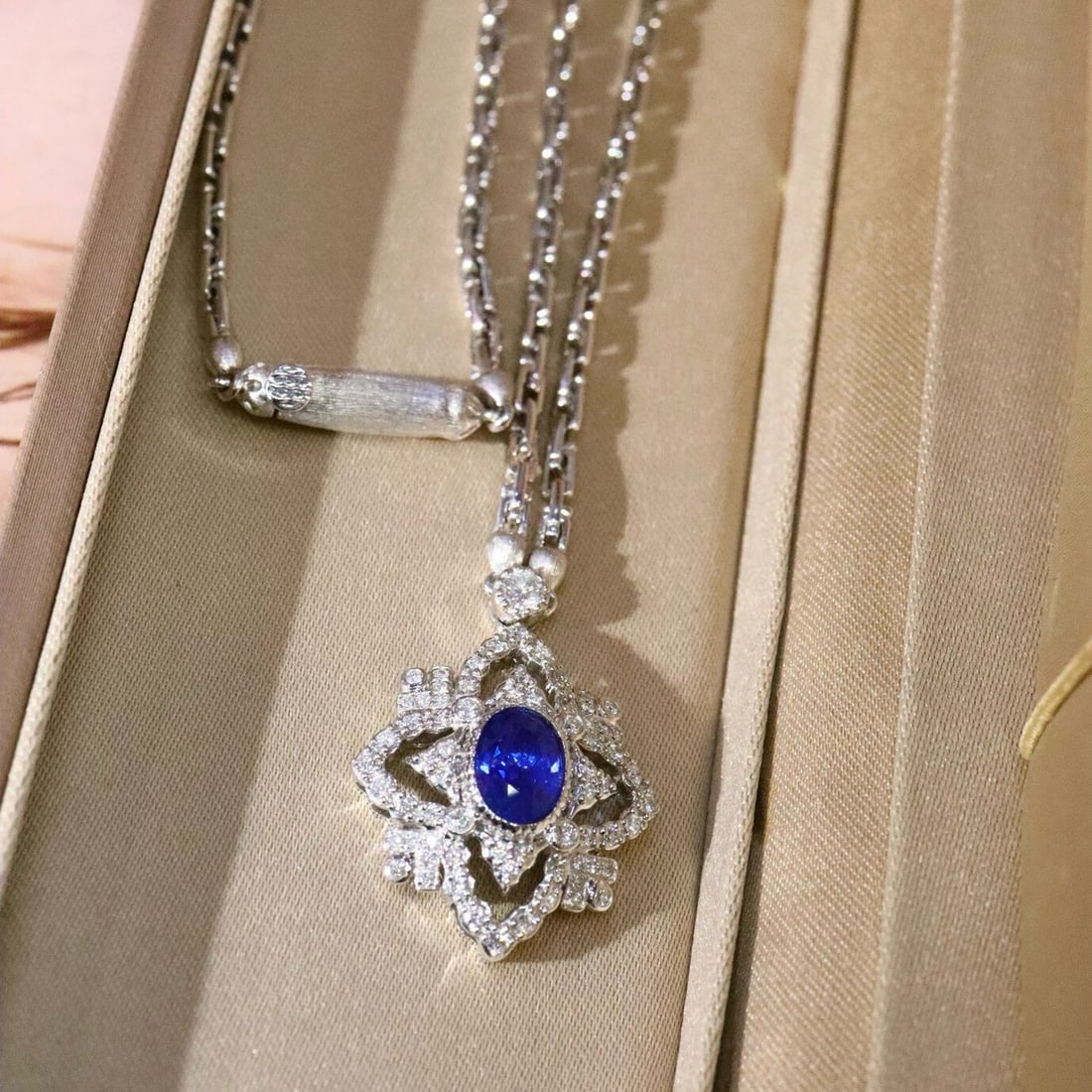 14k Gold 1.71 Ctw Vivid Blue Natural Sapphire & Diamond Necklace - 3