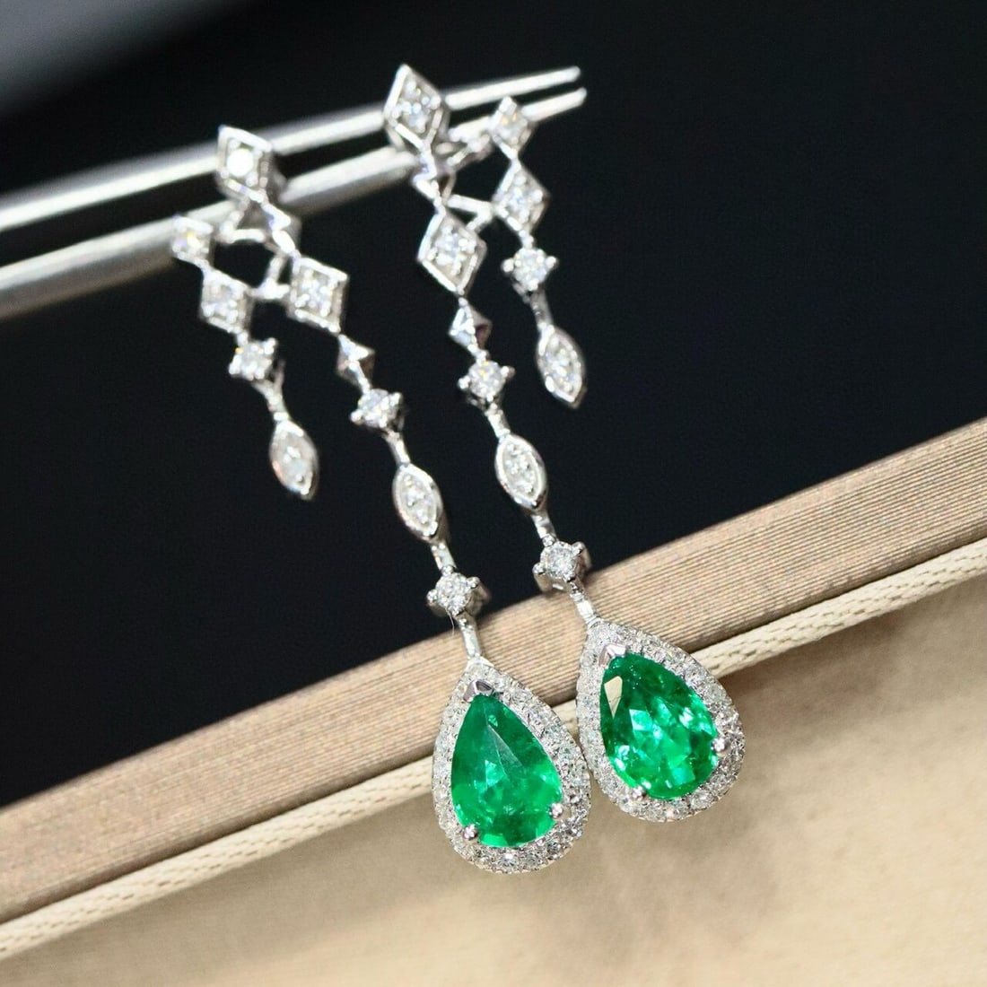 14k Gold 1.12 Ctw Vivid Green Natural Emerald & Diamond Earrings: Ref:230942321 // gold content:14k gold // main gemstone:emerald // shape:pear // carat weight:0. 75ct // color:vivid green // treatment:natural // // adjacent gemstone 2 : diamond // shape:round // ca