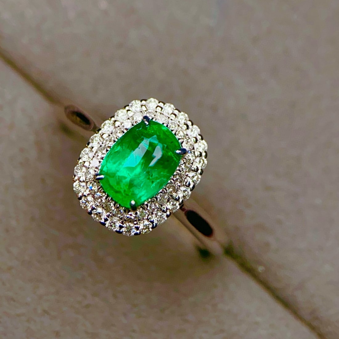 14k Gold 1.64 Ctw Vivid Green Natural Emerald & Diamond Ring - 4