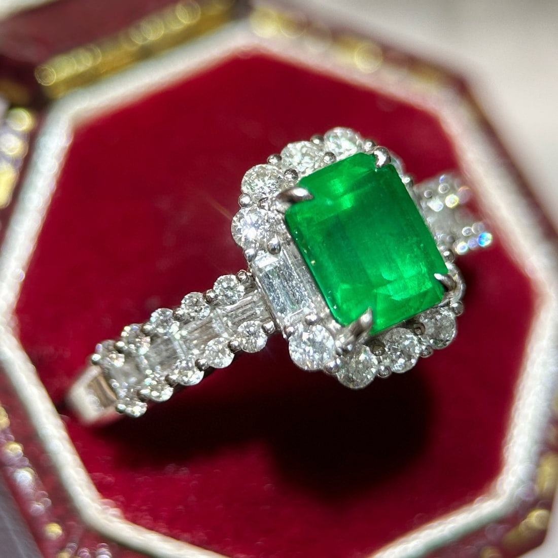 14k Gold 2.12 Ctw Vivid Green Natural Emerald & Diamond Ring - 2