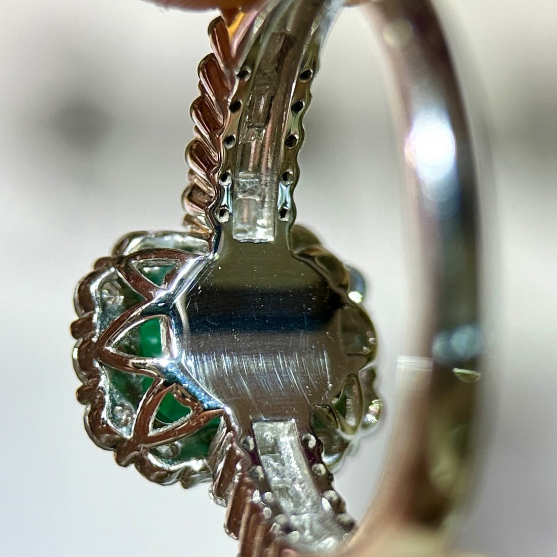 14k Gold 2.12 Ctw Vivid Green Natural Emerald & Diamond Ring - 5