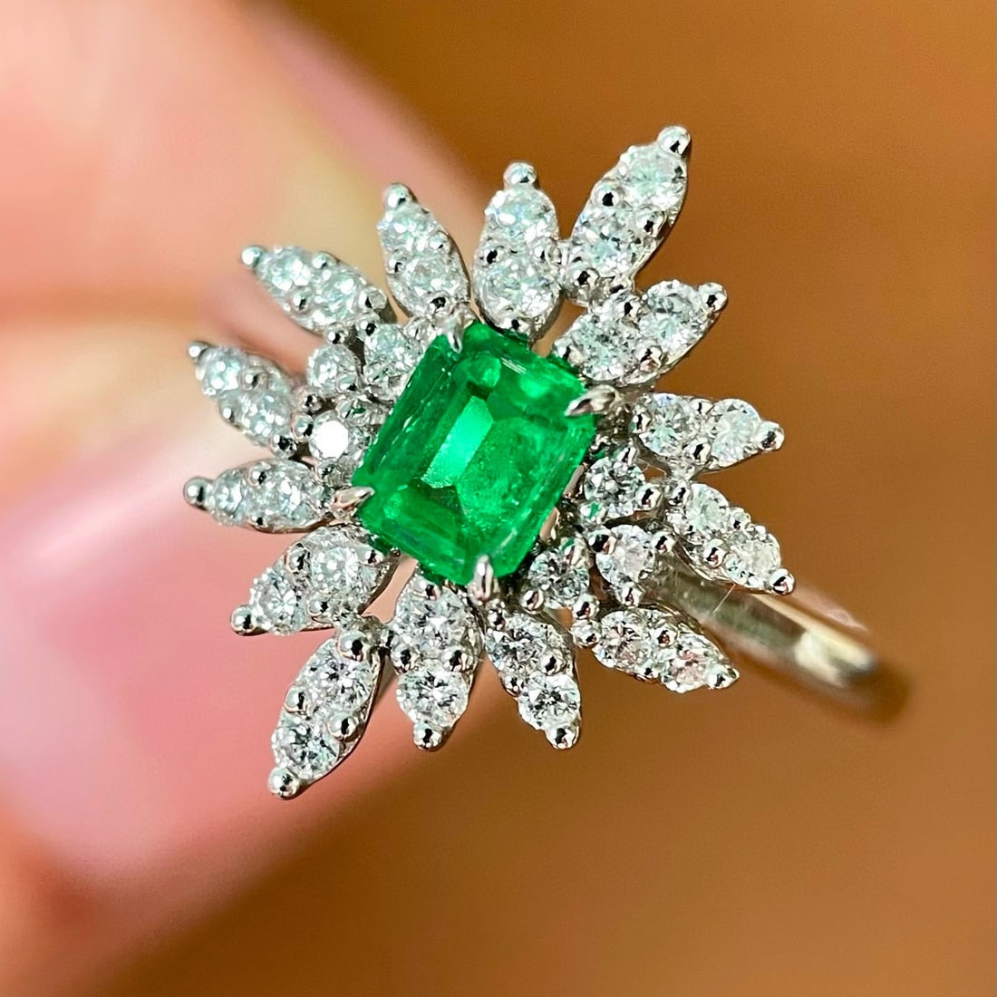 14k Gold 0.73 Ctw Vivid Green Natural Emerald & Diamond Ring - 2