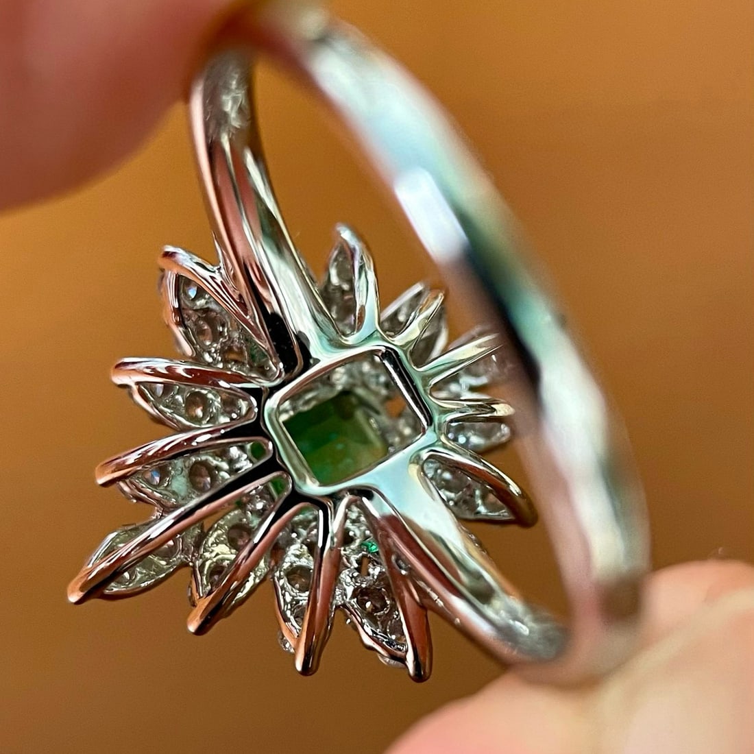 14k Gold 0.73 Ctw Vivid Green Natural Emerald & Diamond Ring - 4