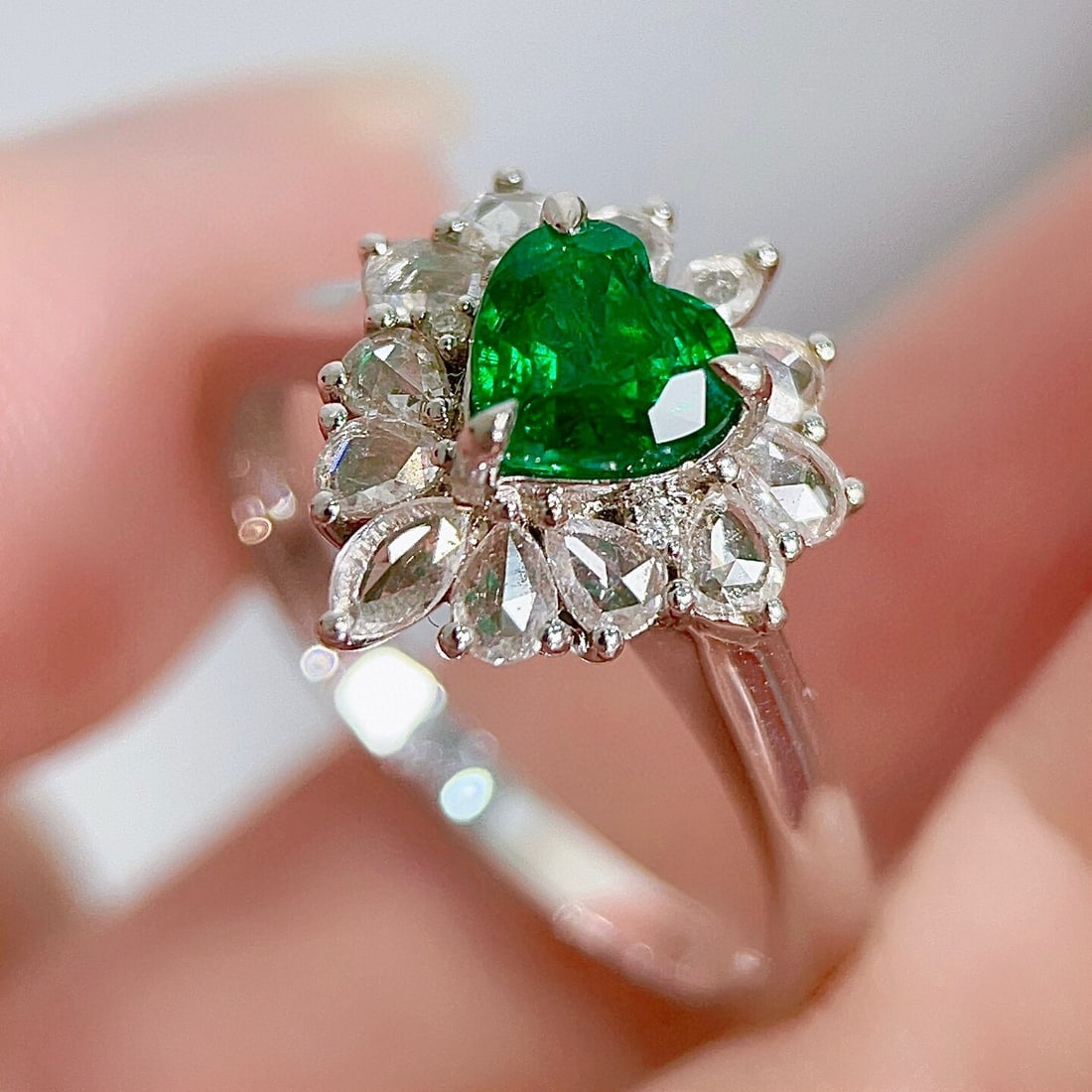 14k Gold 1.20 Ctw Vivid Green Natural Emerald & Diamond Ring - 2