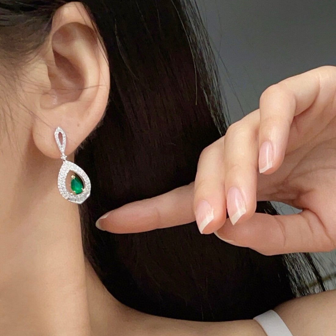 14k Gold 0.75 Ct Vivid Green Natural Emerald & Diamond Earrings - 3