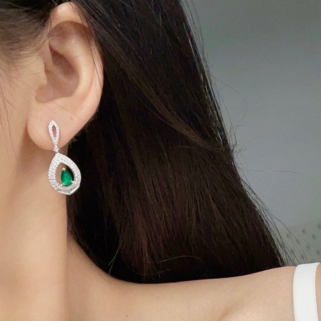 14k Gold 0.75 Ct Vivid Green Natural Emerald & Diamond Earrings - 4