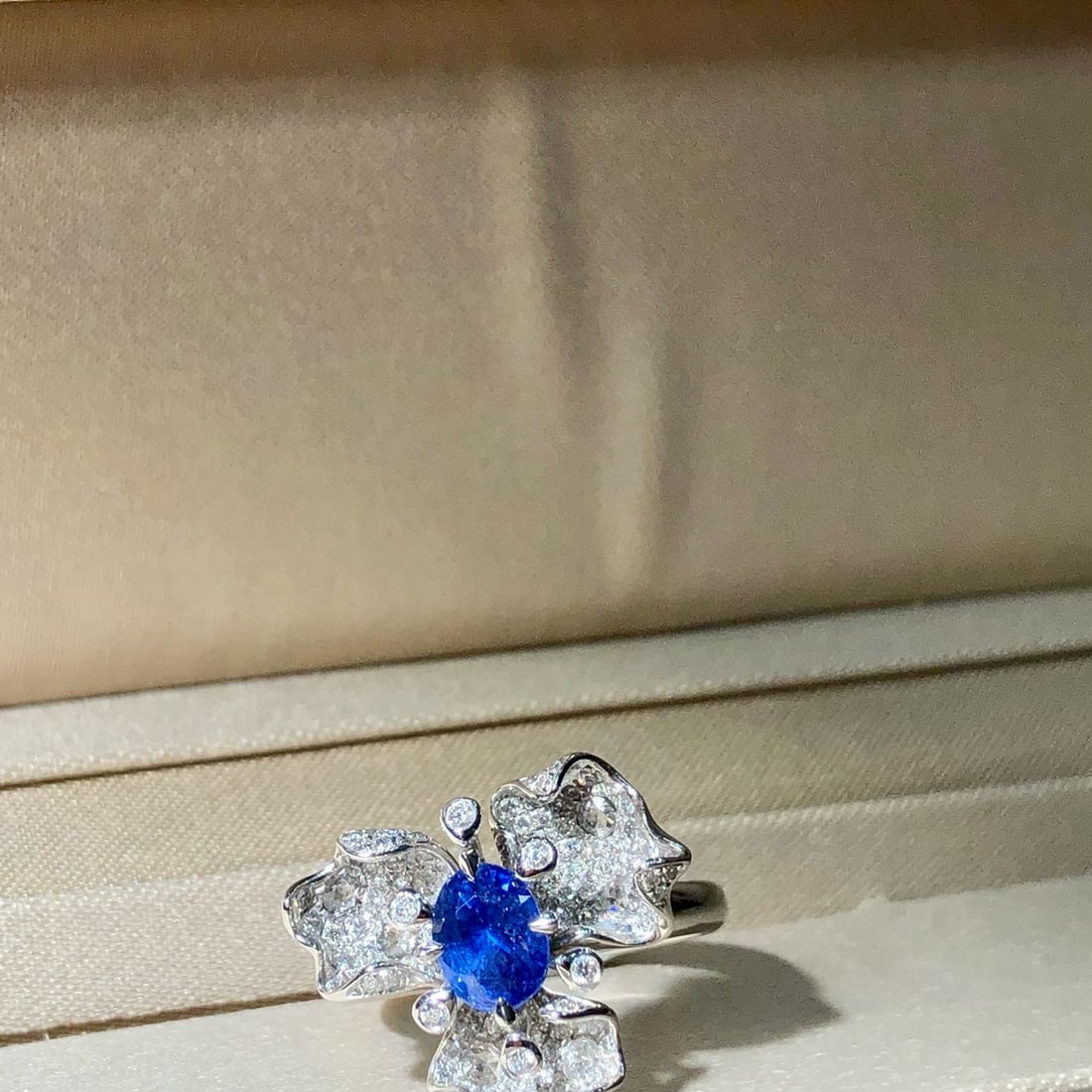 14k Gold 2.18 Ctw Natural Sapphire & Diamond & Flowers Ring - 4