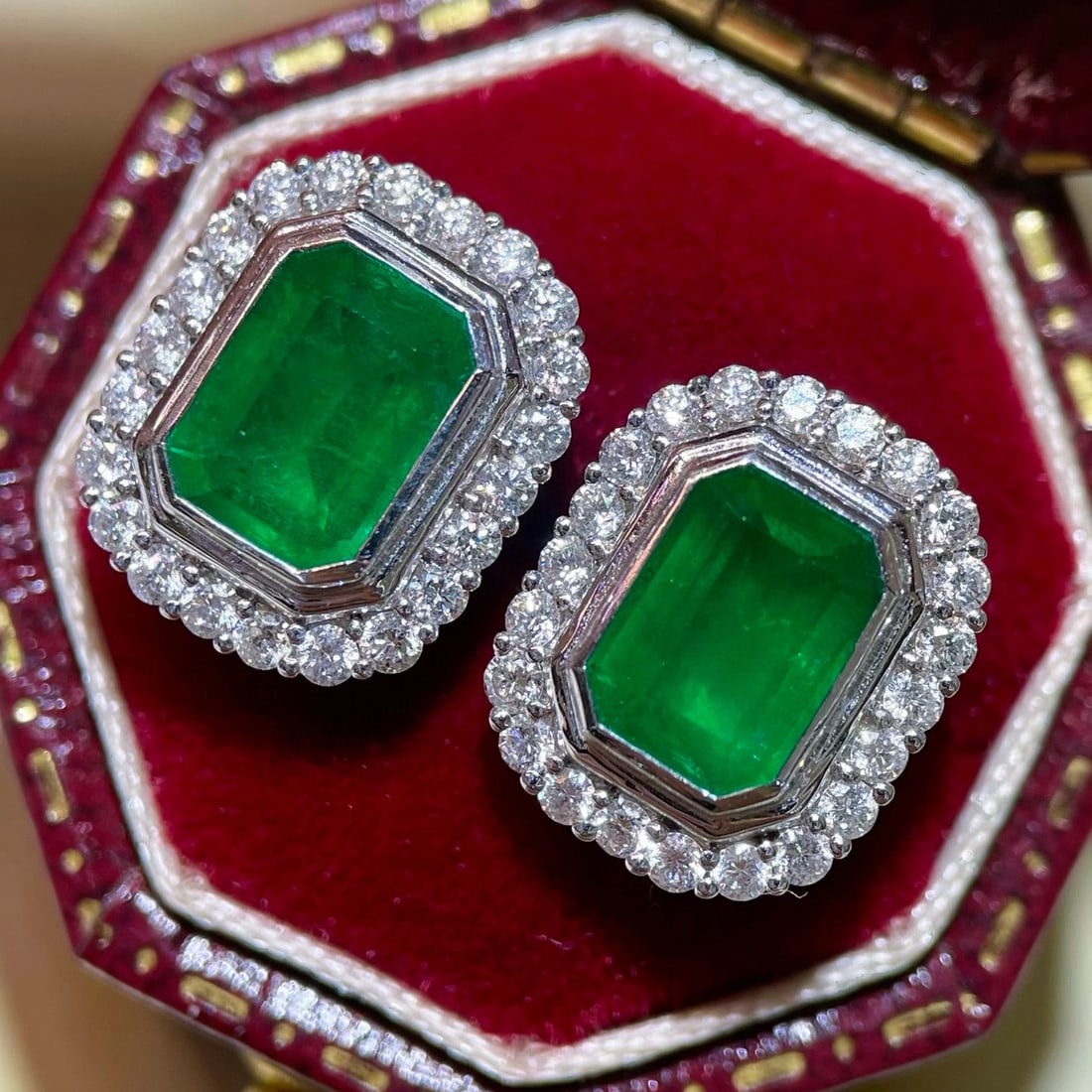14k Gold 2.82 Ctw Vivid Green Natural Emerald & Diamond Earrings - 3